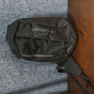 Patagonia Atom 8 liter sling bag black NWOT